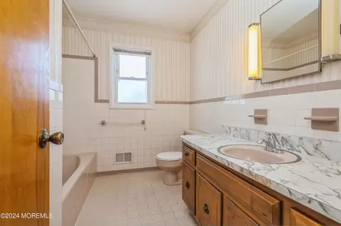 Bath - 285 Timberline Pl, Brick, NJ 08723 photo 1 of 2