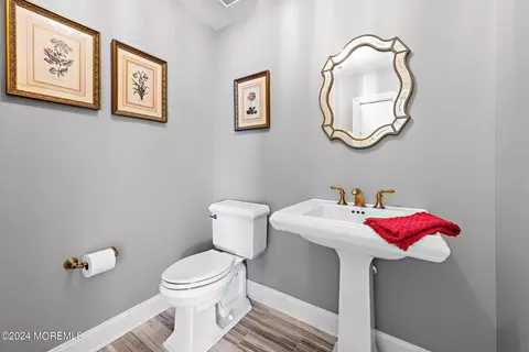 Bath - 15 Oakes Rd, Rumson, NJ 07760 photo 1 of 6