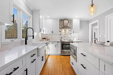 Kitchen - 15 Oakes Rd, Rumson, NJ 07760 photo 2 of 4