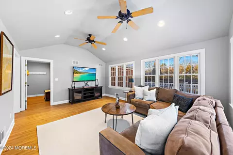 Living - 15 Oakes Rd, Rumson, NJ 07760 photo 5 of 6