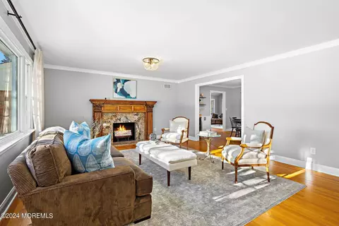 Living - 15 Oakes Rd, Rumson, NJ 07760 photo 2 of 6