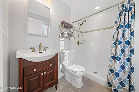 Bath - 15 Oakes Rd, Rumson, NJ 07760 photo 5 of 6