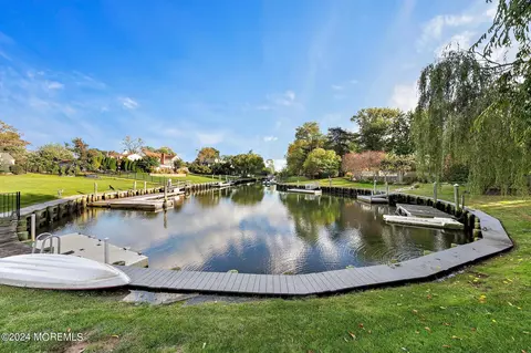 View/Area - 15 Oakes Rd, Rumson, NJ 07760 photo 1 of 7