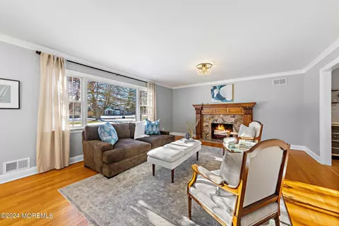 Living - 15 Oakes Rd, Rumson, NJ 07760 photo 1 of 6