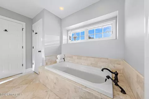 Bath - 15 Oakes Rd, Rumson, NJ 07760 photo 3 of 6