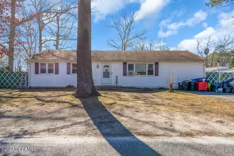 53 Violet St, Browns Mills, NJ 08015