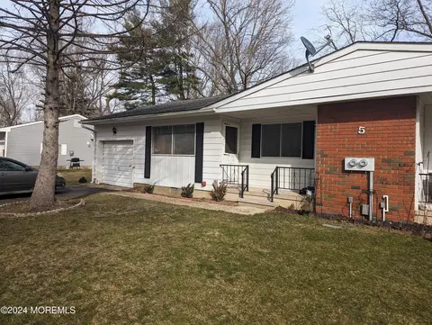 5 Virginia Dr # B, Whiting, NJ 08759