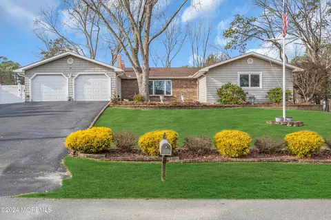 549 Columbus Cir SE, Bayville, NJ 08721