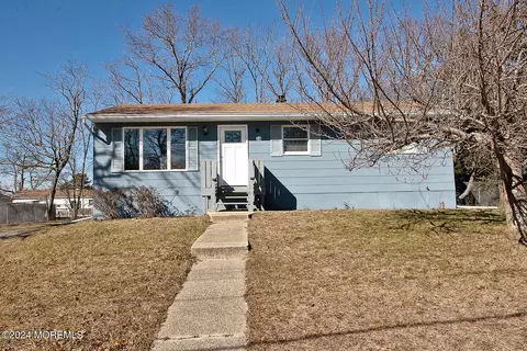 34 Mallard Rd, Bayville, NJ 08721