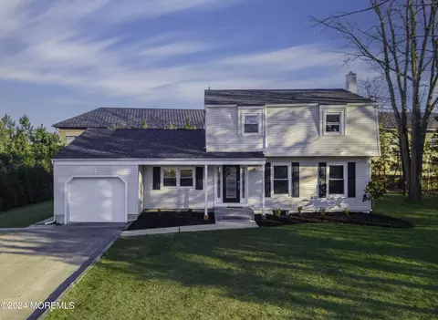 9 Camelot Dr, Toms River, NJ 08755