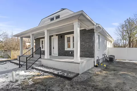 702 W Park Ave, Oakhurst, NJ 07755