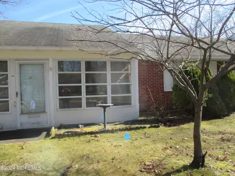 71 Dorchester Dr # B, Lakewood, NJ 08701
