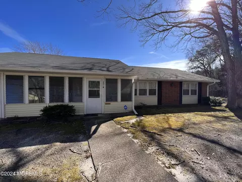 221 Buckingham Ct # B, Lakewood, NJ 08701