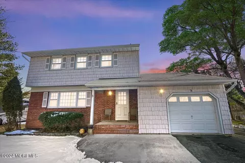 5 Woodmere Dr, Eatontown, NJ 07724