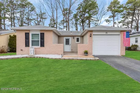15 Kent Dr, Brick, NJ 08723