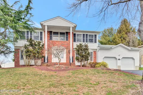 14 Carrie Dr, Marlboro, NJ 07746