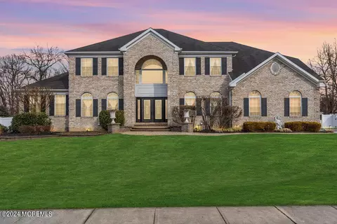 92 Newington Ln, Toms River, NJ 08755