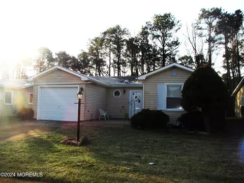 9 Courtshire Dr, Brick, NJ 08723