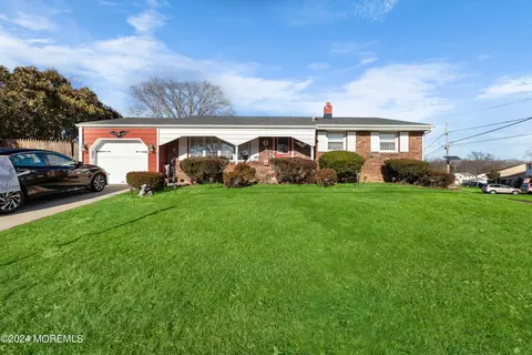 6 Yorkshire Rd, Hamilton, NJ 08610