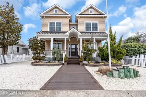 15 New Brunswick Ave, Lavallette, NJ 08735