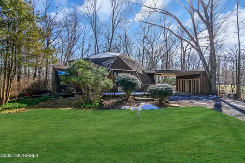 145 Woods Rd, Hightstown, NJ 08520