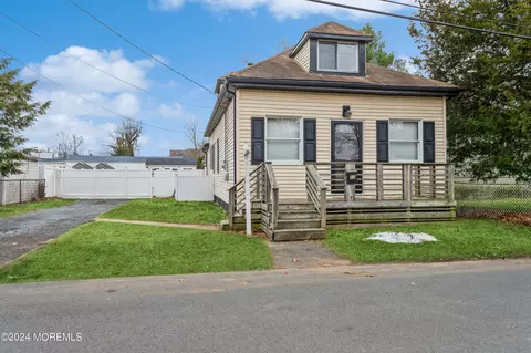 12 Mercer St, Keansburg, NJ 07734
