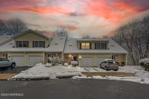 21 Maria Ct, Holmdel, NJ 07733