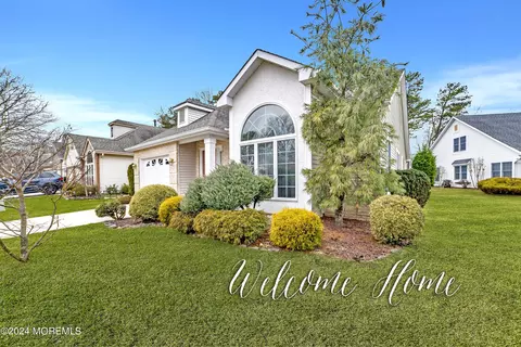 1940 Kwansan Ct, Toms River, NJ 08755