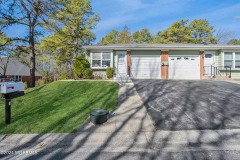 7 Moccasin Dr # A, Whiting, NJ 08759