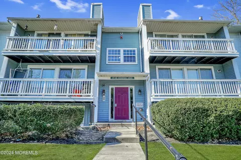 37 Kenwood Dr, Sicklerville, NJ 08081