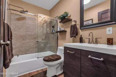 Bath - 107 Leesville Rd, Jackson, NJ 08527 photo 1 of 3
