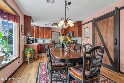 Dining - 107 Leesville Rd, Jackson, NJ 08527 photo 2 of 5