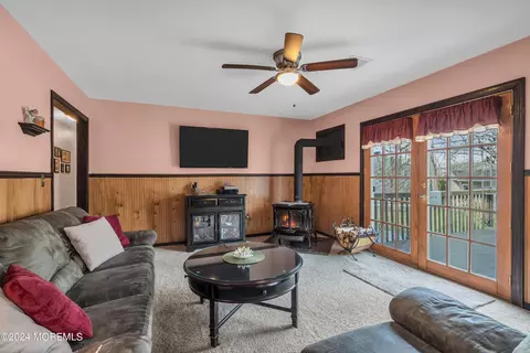 Living - 107 Leesville Rd, Jackson, NJ 08527 photo 5 of 8