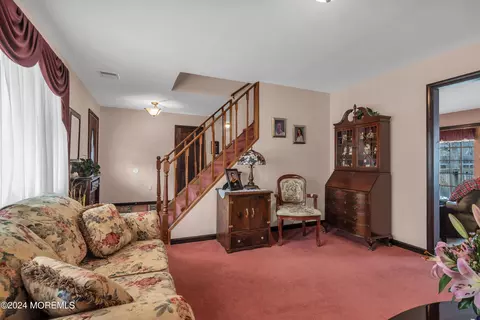 Living - 107 Leesville Rd, Jackson, NJ 08527 photo 3 of 8