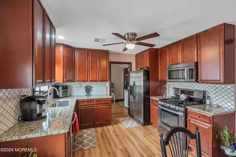 Kitchen - 107 Leesville Rd, Jackson, NJ 08527 photo 4 of 5