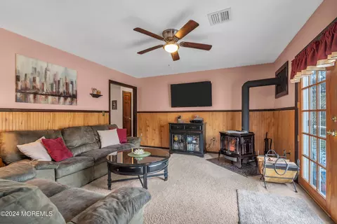 Living - 107 Leesville Rd, Jackson, NJ 08527 photo 4 of 8