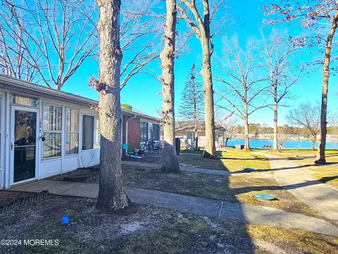 105 Edinburgh Ln # B, Lakewood, NJ 08701