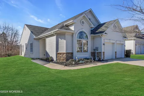 9 Deal Ln, Waretown, NJ 08758