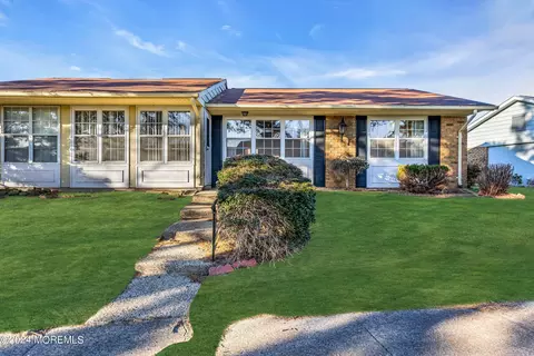 35 Edinburgh Ln # D, Manchester, NJ 08759