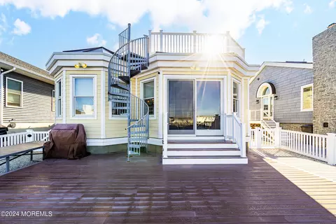 208 Melody Ln, Lavallette, NJ 08735