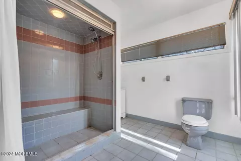 Bath - 737 Fairview Ln, Forked River, NJ 08731 photo 4 of 4
