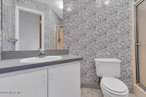 Bath - 737 Fairview Ln, Forked River, NJ 08731 photo 2 of 4