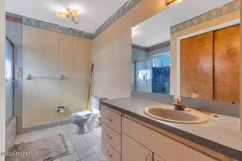 Bath - 737 Fairview Ln, Forked River, NJ 08731 photo 3 of 4