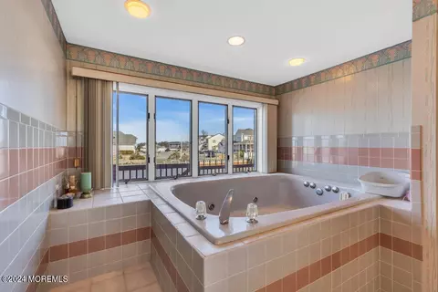 Bath - 737 Fairview Ln, Forked River, NJ 08731 photo 1 of 4
