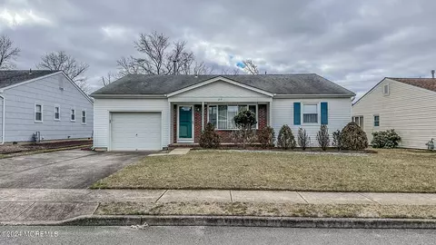 219 Westbrook Dr, Toms River, NJ 08757