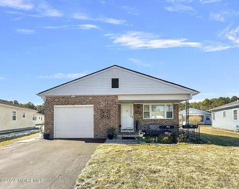 12 Merrilee Ln, Toms River, NJ 08757