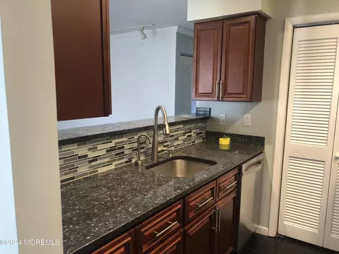 1711 Waters Edge Dr, Toms River, NJ 08753