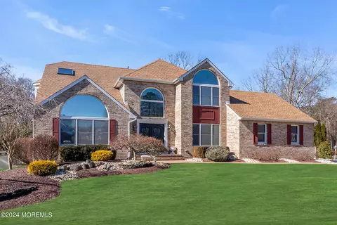 48 Overlook Dr, Jackson, NJ 08527
