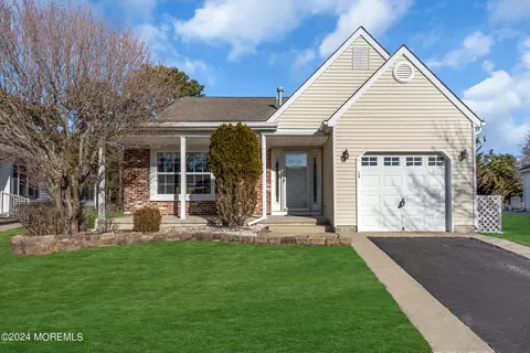 12 Winterton Dr, Toms River, NJ 08757