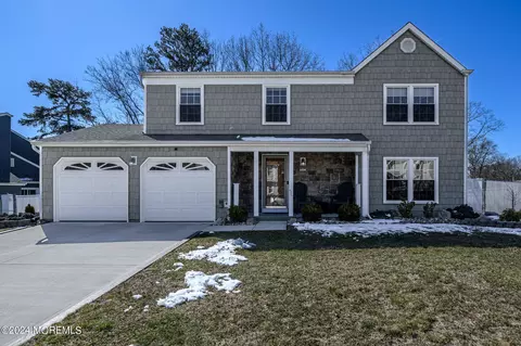 86 Concord Cir, Howell, NJ 07731